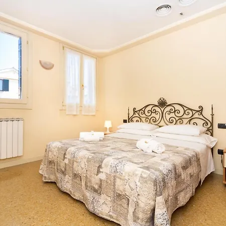Ca' Dei Mercanti Venice