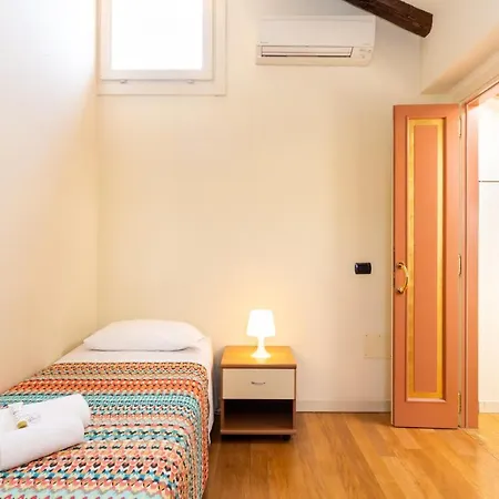 Ca' Dei Mercanti Apartment *